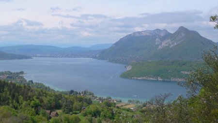 Lac d’Annecy, mont Veyrier et mont Baret.