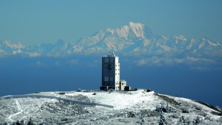 Zoom sur le Crêt de Botte et le Mont Blanc.