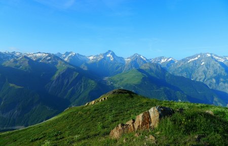 Les Deux Alpes et le massif des Ecrins.