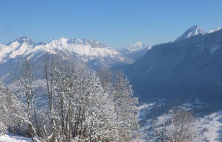 Vue sur l’Arcalod, Mont Blanc, Pécloz