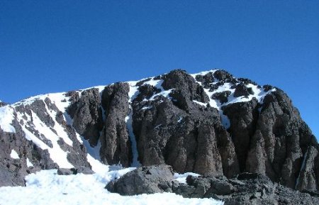 Le sommet du Toubkal, en montant depuis le col