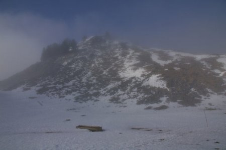 Un sommet se dégage près du Col de Nestès