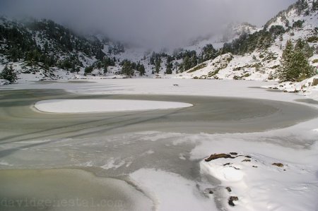 Vue générale du lac Achard au début de l’hiver