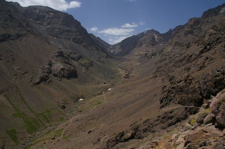 Le haut de la vallée d’Imlil, le Tizi n Ouagane au fond