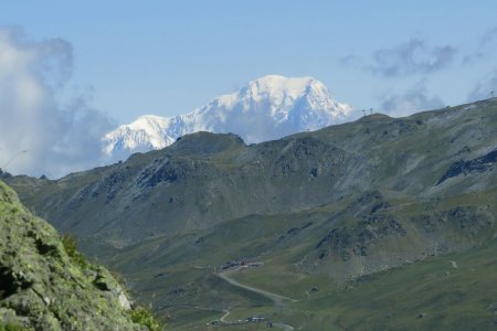 Un petit zoom arrière sur le Mont Blanc avant que des nuages ne viennent s’interposer entre lui et moi.