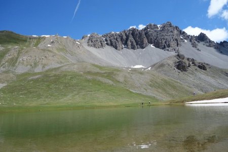 Le Lac Souliers (2492m) et le Pic Est