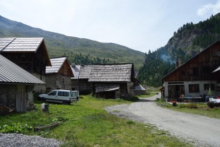 Le petit hameau des Fonts au départ de la randonnée