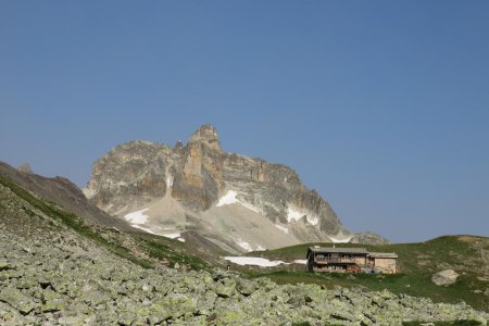 Le refuge du Mont Thabor et le Cheval Blanc