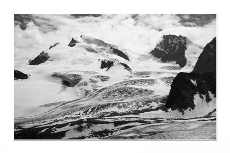 Magnifique versant glaciaire du Strahlhorn