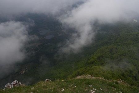à travers les nuages, les lacs de Chevelu