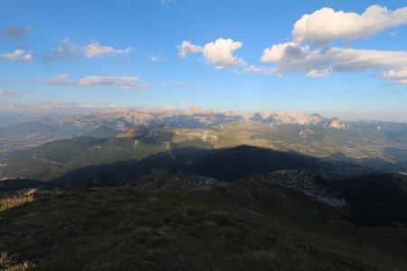 Au sommet, Dévoluy et Lus-la-Croix-Haute.
