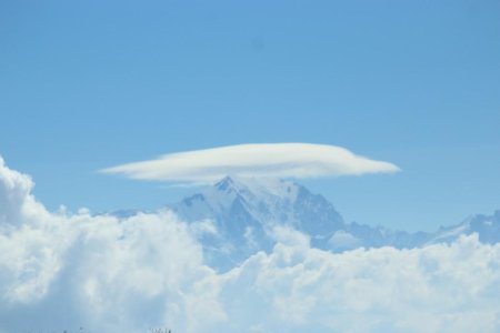 Nuage lenticulaire sur le Mt Blanc