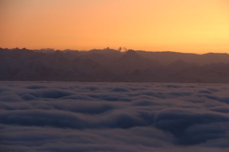L’Olan avec une grosse nappe de nuages recouvrant le massif...