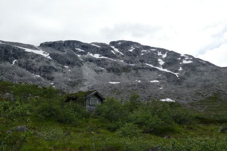 Petite cabane sans nom aux environs de l’altitude de 875m.