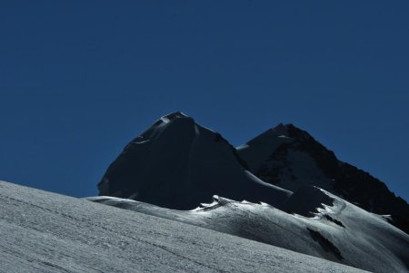 Pollux et Castor vus depuis le plateau du Breithorn