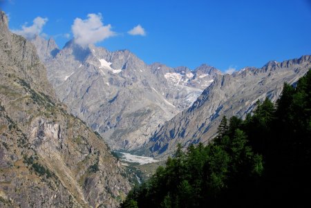 Vue panoramique sur la Grande Sagne et le Glacier Blanc depuis le sentier de la Tête de la Draye