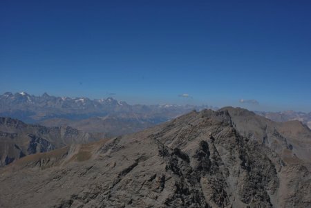 Vue sur le massif des Écrins : on peut reconnaître la barre, le glacier Blanc et le Pelvoux