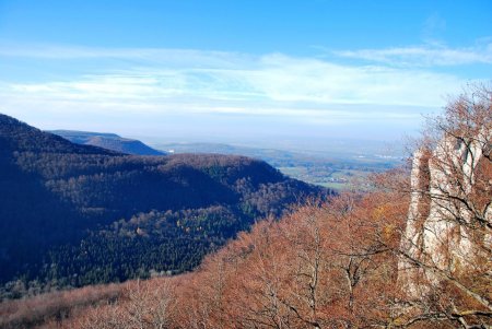 Vue sur la vallée et les contreforts du Wackerstein peu avant l’arrivée au sommet (décembre 2018)