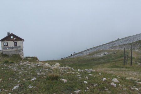 Refuge de la Petite Moucherolle au sommet du télésiège du Belvédère