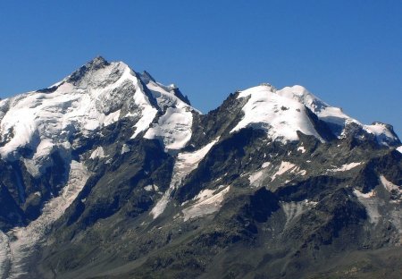 Le Piz Bernina, le Piz Morteratsch, versant de l’ascension, et derrière, le Piz Roseg.