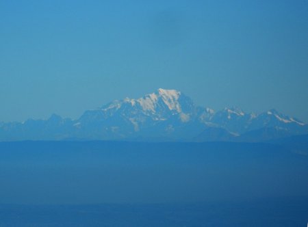 Zoom sur le Mont Blanc, qui présente son versant italien.