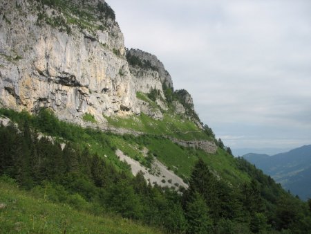 La falaise des Dents de Lanfon (vue du Chalet de l’Aulp-Riant-Dessous)