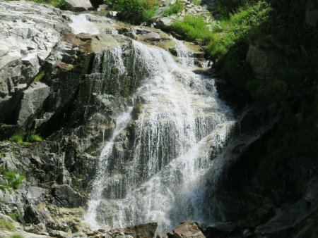 Zoom sur la partie supérieure de la cascade du Ruisseau d’Amont.
