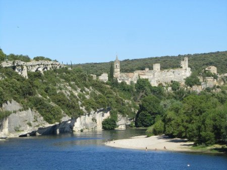 Entre Gard et Ardèche, on arrive en région Occitanie.