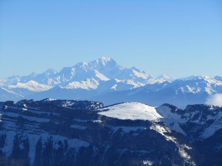 Le Pinet devant le Mont Blanc.