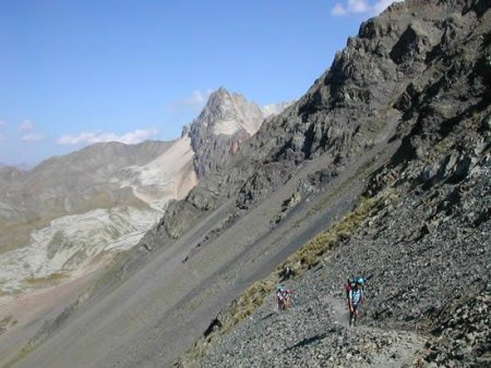 Montée longue vers le col du Chardonnet (2638 m)