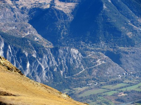 Les cyclistes peuvent voir le théâtre de leurs exploits (quelques uns des 21 virages de l’Alpe d’Huez)