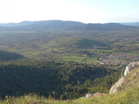 Rougiers et le mont Aurélien.