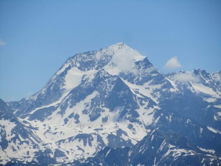Zoom vers le Mont Pourri.