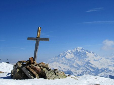 La croix devant le Mont Blanc.
