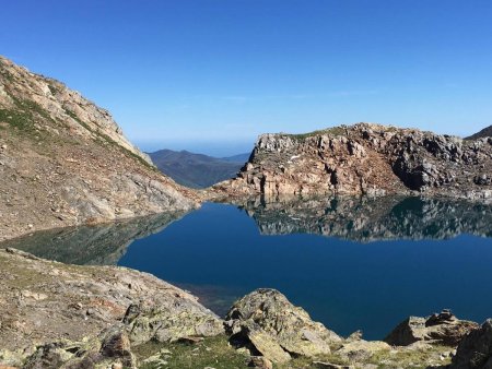 Lac le plus haut des Pyrénées, au pied de Hourgade