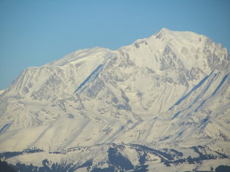 Zoom sur le massif du Mont Blanc.