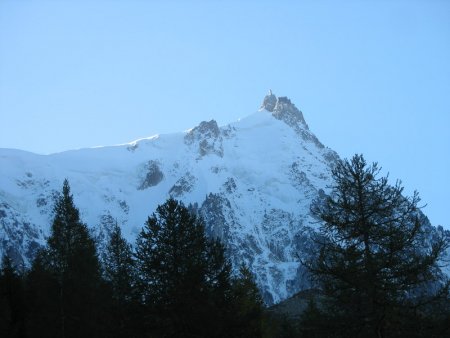 L’Aiguille du Midi (alt. 3.842 m) vue depuis le Chalet de Blaitière-Dessous