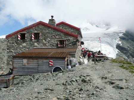 La cabane de Tracuit (3256m)