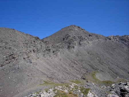 L’antécime et le sommet vu des Ruines à 2928 m.