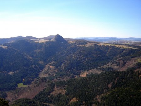 Le Mont Gerbier de Jonc et la Vallée du Pradal.