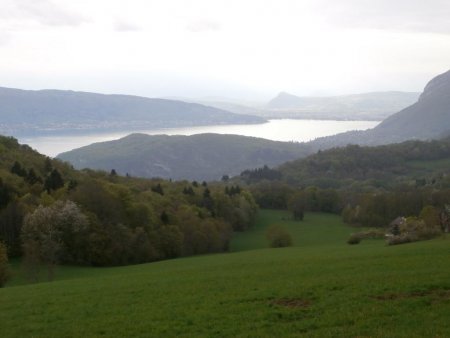 ...et la partie nord du lac d’Annecy.