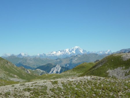Au loin, le Mont Blanc