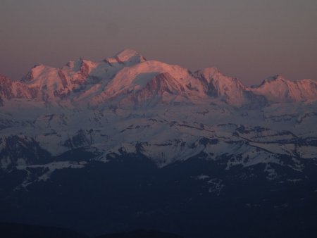 Dernier rougeoiement sur le Mont Blanc...