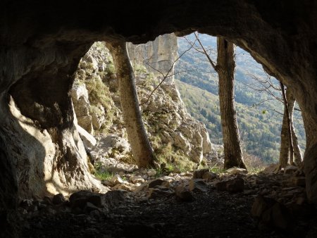 La grotte de la Mule, entrée inférieure.