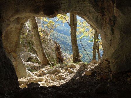 Grotte de la Mule, entrée inférieure.