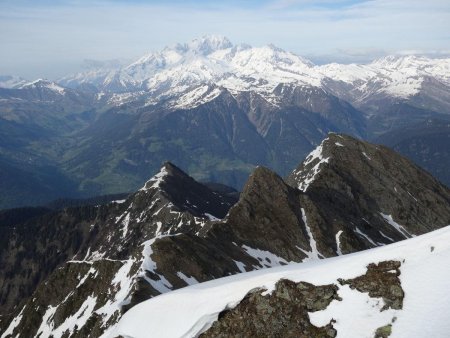 Vue sur la Légette du Mirantin et, au fond, le Mont Blanc.