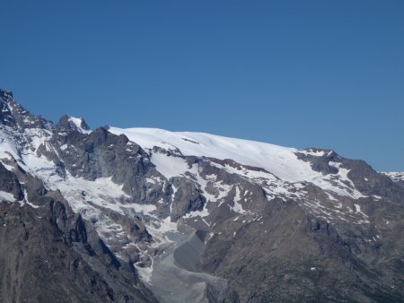 Au zoom, le glacier de la Girose