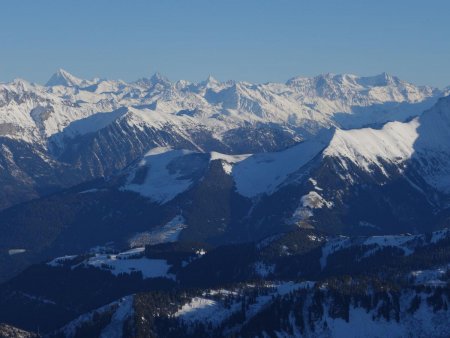 Regard vers les hauts sommets du Valais : Dent Blanche, Cervin, Dent d’Herens, Mont Blanc de Cheilon...