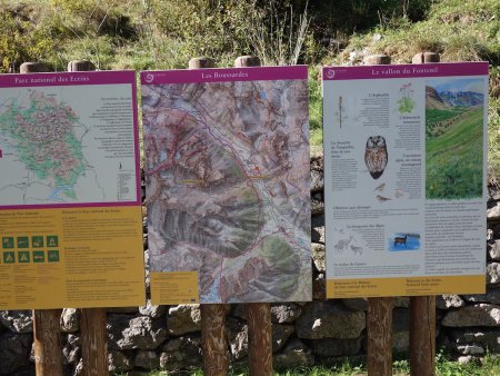 Panneaux informatifs au départ de la randonnée