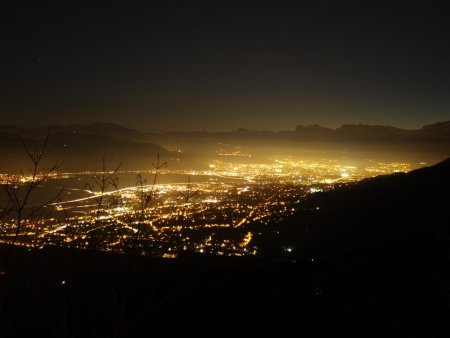 Depuis la route de Saint Hilaire, Grenoble by night.